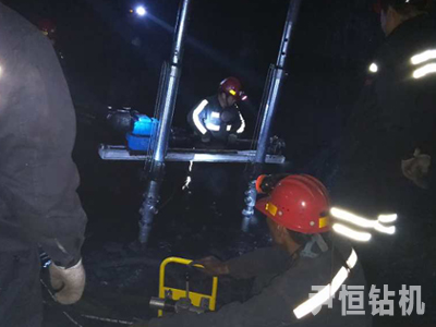 ZQJC1100气动架柱式钻机
